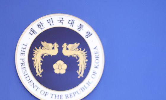 수석보좌관회의 참석한 이재명 대통령