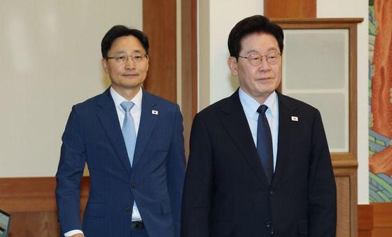 이재명 대통령, 임광현 비서실장과 수석보좌관회의 참석