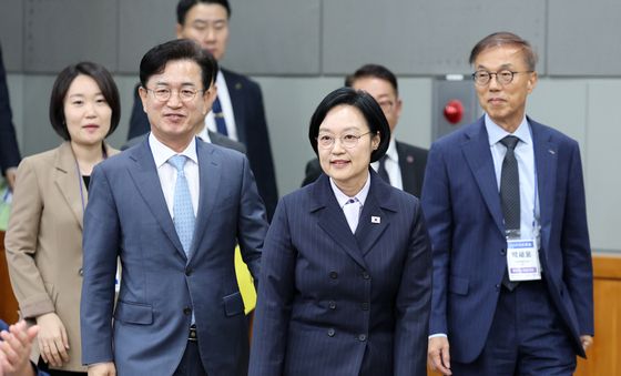 지역 창업 생태계 활성화를 위한 대토론회 참석하는 한성숙 총리