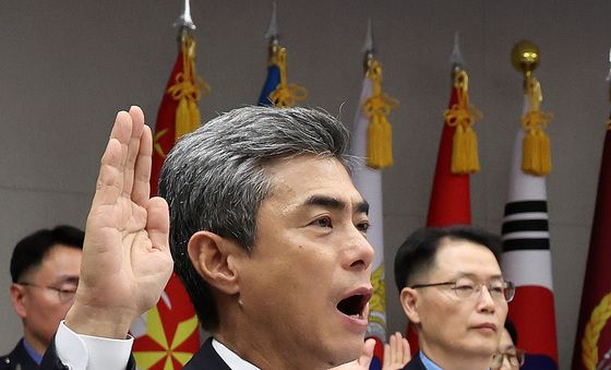 [국감] 선서하는 강신철 국방장관