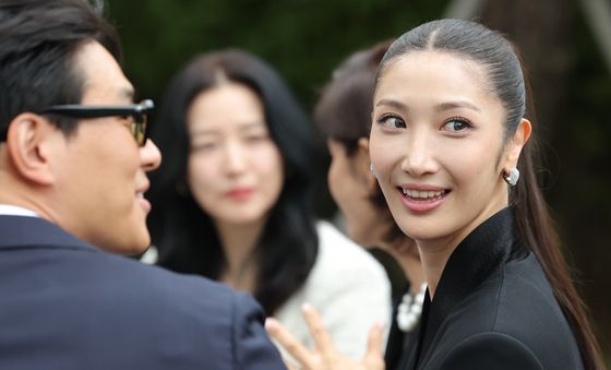미소짓는 이재