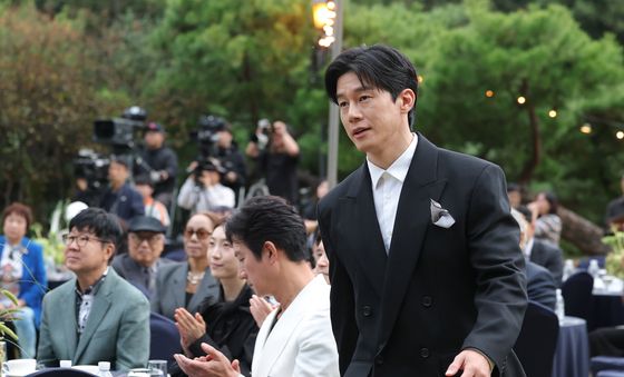 무대 오르는 김무열