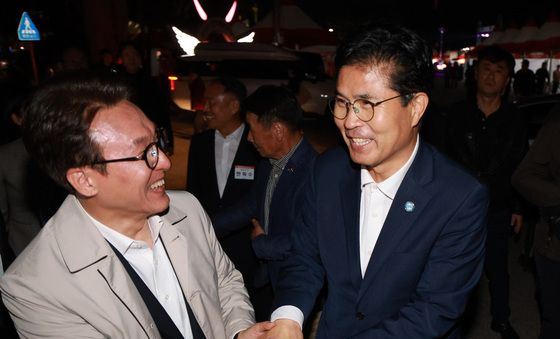 이원택 도지사와 인사 나누는 김민석 대표