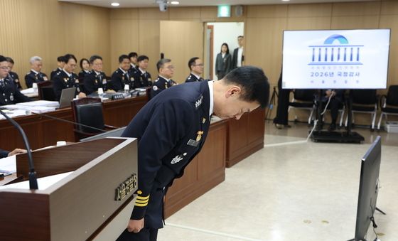 [국감] 인사하는 고범석 서울경찰청장