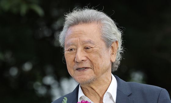 박근형, 아름다운 예술인