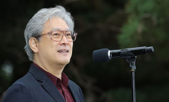 시상자로 나선 박찬욱 감독