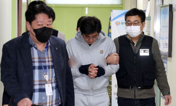 송치되는 박용수