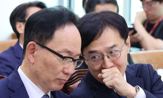 [국감] 대화하는 김대웅·오민석 법원장