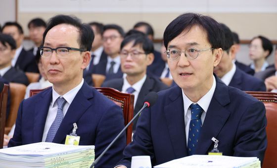 [국감] 답변하는 오민석 법원장