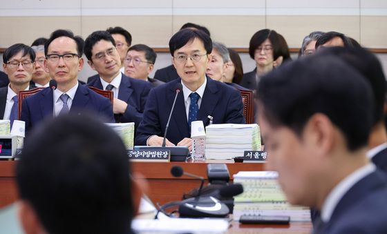 [국감] 국정감사 답변하는 오민석 법원장