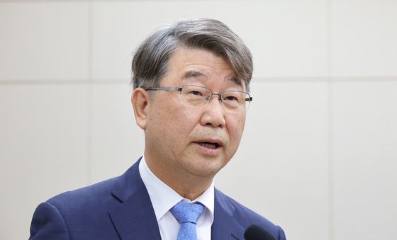 [국감] 국정감사 발언하는 김지형 위원장