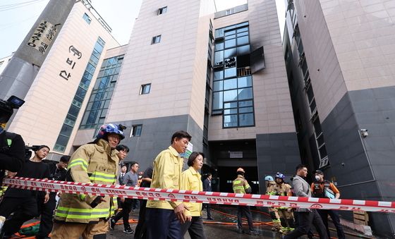 부천 도장공장 화재 현장 찾은 추미애 경기도지사