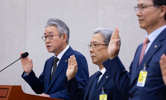 [국감] 선서하는 강호동 농협중앙회장
