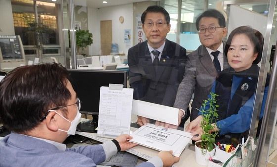 조국혁신당, 조희대 대법원장 부패신고서 제출