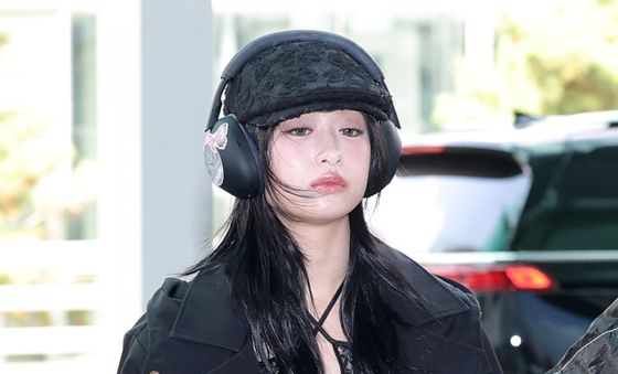 아현, 비몽사몽 출국길