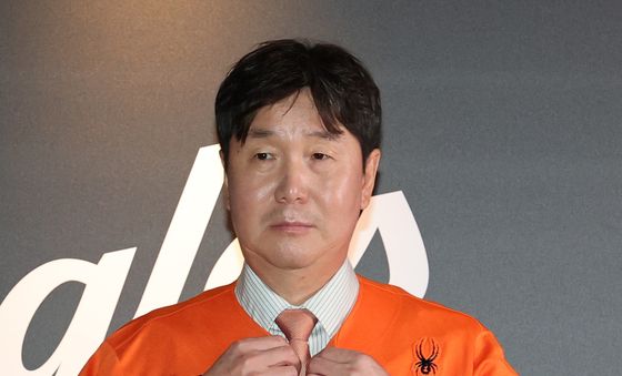 한화이글스 유니폼 입는 류지현 감독