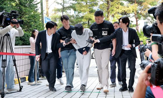 '인천 흉기 난동' 피의자, 구속심사 출석
