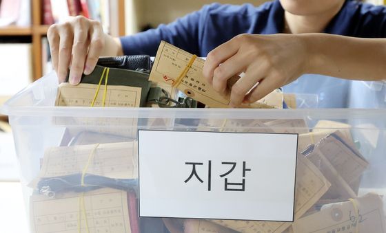 서울 지하철 유실물 1위는 '지갑'… 6년간 접수된 현금만 30억원