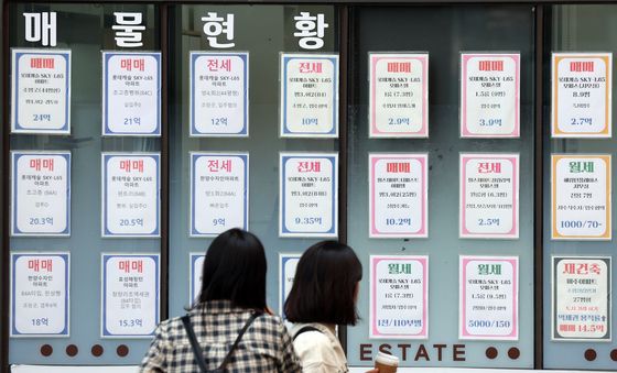 서울 중간 가격대 아파트값 첫 11억 원 넘어