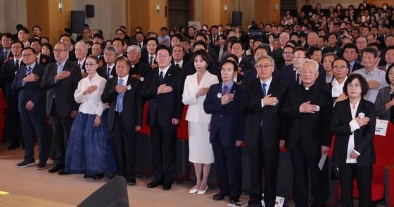 이재명 대통령, 부마민주항쟁 기념식 국민의례