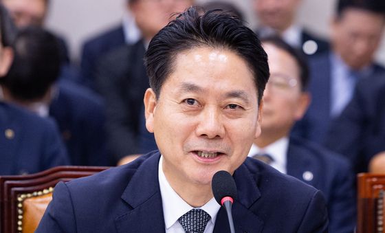 [국감] 답변하는 김주양 농협경제대표