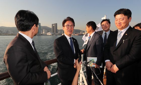 김민석 대표, 부산항 물류 현장 점검
