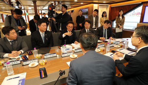 김민석 대표, 부산항서 북극항로 육성 방안 논의