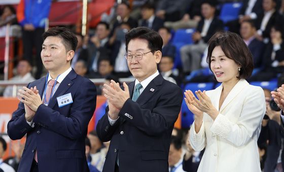 선수단 격려하는 이재명 대통령