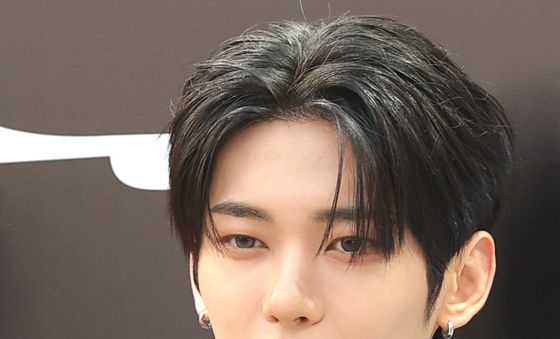 나우즈 시윤, 여심저격 눈빛