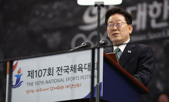 기념사 하는 이 대통령