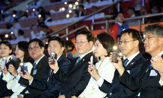 성화 봉송 지켜보는 李 대통령