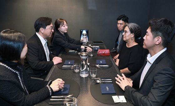 메릴린 스트릭랜드 美 하원의원과 면담하는 박정성 통상교섭본부장