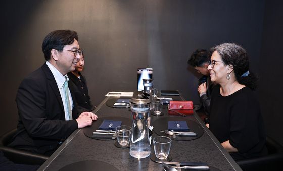 메릴린 스트릭랜드 美 하원의원과 면담하는 박정성 통상교섭본부장