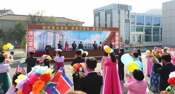 北, 자강도 희천제사공장 노동자 합숙소 준공식