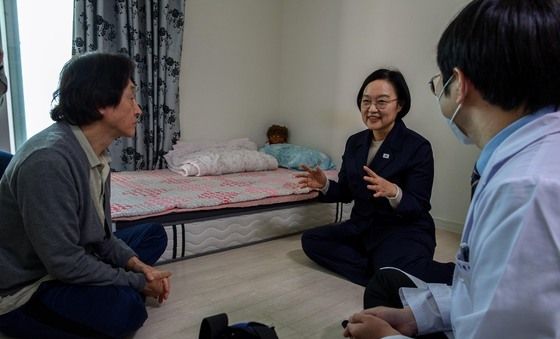 한성숙 총리, 통합돌봄 현장 방문