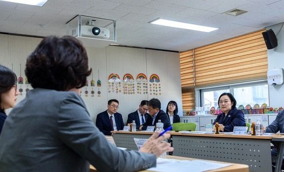 한성숙 총리 "통합돌봄 지원 강화 할 것"
