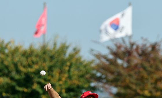 역투 펼치는 네일