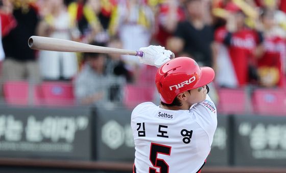 '홈런왕' 김도영, 가을야구에도 홈런은 계속된다