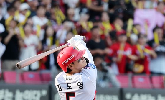 희생플라이로 타점 만드는 김도영