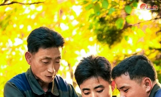 北 평양베어링공장, 혁명투사 회상기 학습으로 사상교육 강화