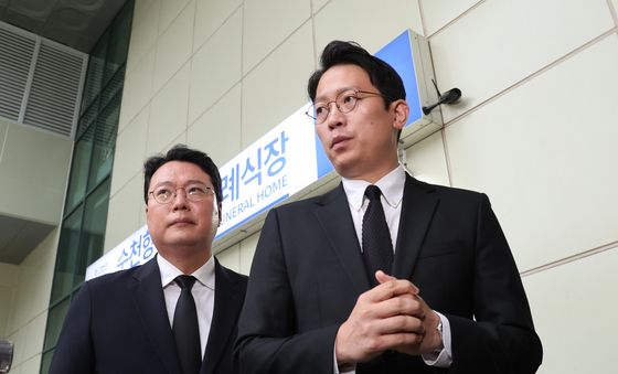 부천 공장 화재 순직 소방관 빈소 찾은 이기인·천하람