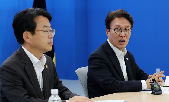 부산 기초단체장 간담회서 발언하는 김민석 대표