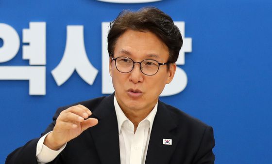 발언하는 김민석 대표