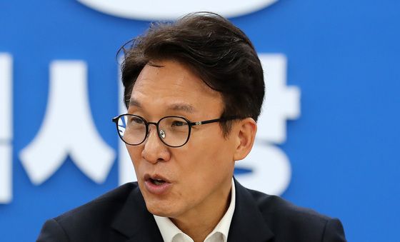 간담회 발언하는 김민석