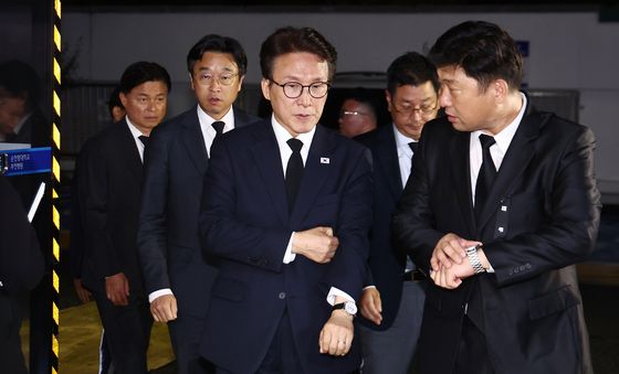 부천 도장공장 화재 순직 소장관 빈소 찾은 김민석 대표
