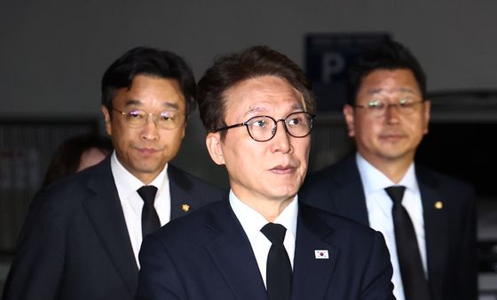 부천 도장공장 화재 순직 소장관 빈소 찾은 김민석 대표
