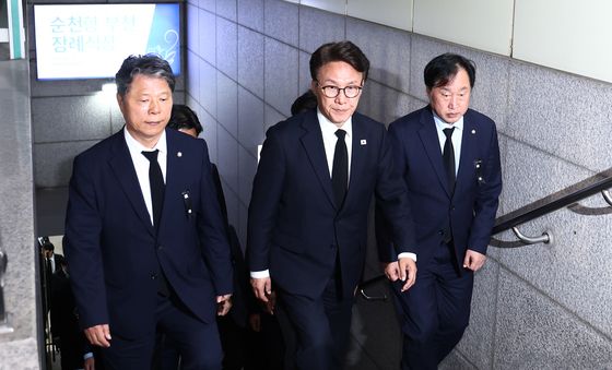 부천 도장공장 화재 순직 소장관 빈소 조문 마친 김민석 대표