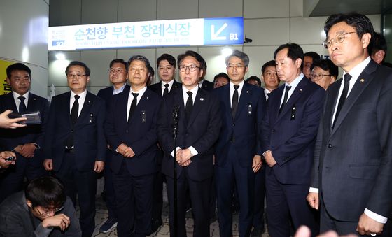 김민석 대표, 부천 도장공장 화재 순직 소방관 빈소 조문