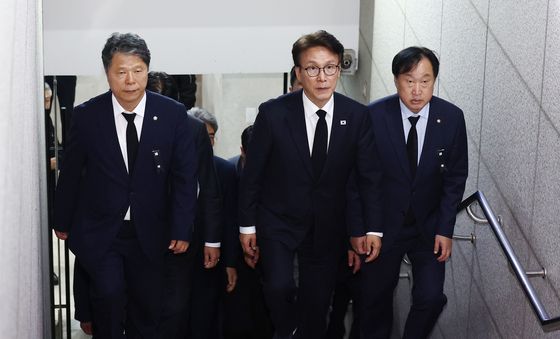 김민석 대표, 부천 도장공장 화재 순직 소방관 빈소 조문