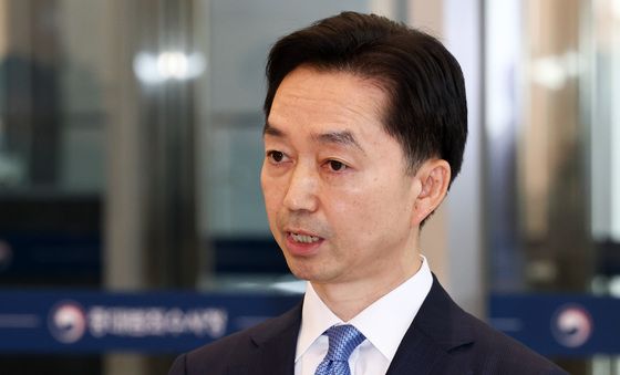취재진 질문 답변하는 김지용 중대범죄수사청장